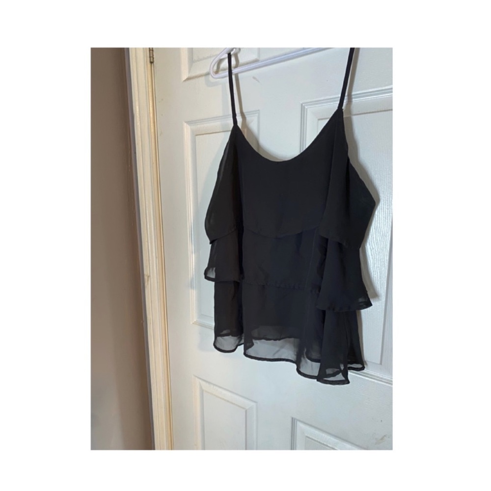 ‘Black Ruffle Hem Tank Top’🖤